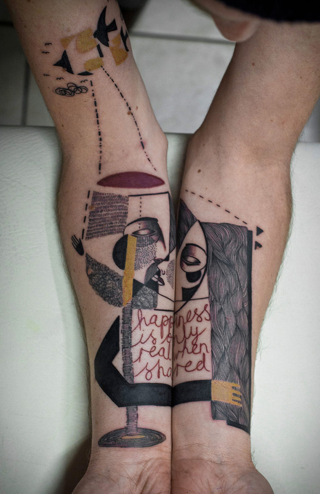 Duo de artistas cria tatuagens cubistas surreais baseadas nas histórias dos clientes 20