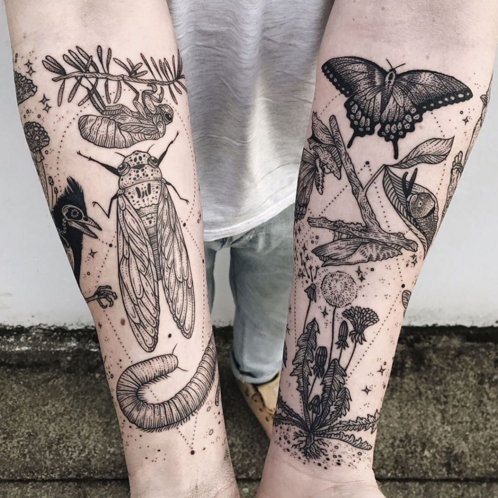 Tatuagens que so uma fuso de flora, fauna e cosmos 01