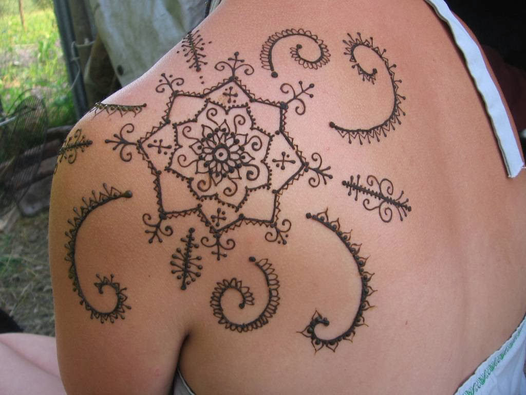 Tatuagens de henna: requintados desenhos impermanentes 19