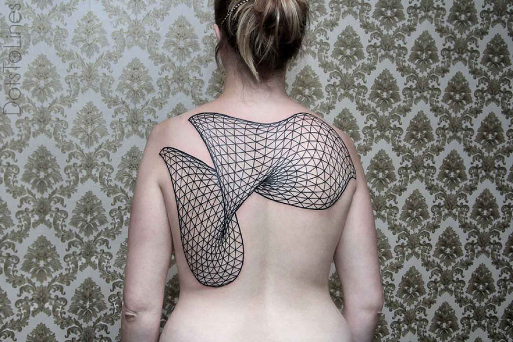 Estas 20 tatuagens lineares geométricas feitas por Chaim Machlev flutuam elegantemente pelo corpo 10