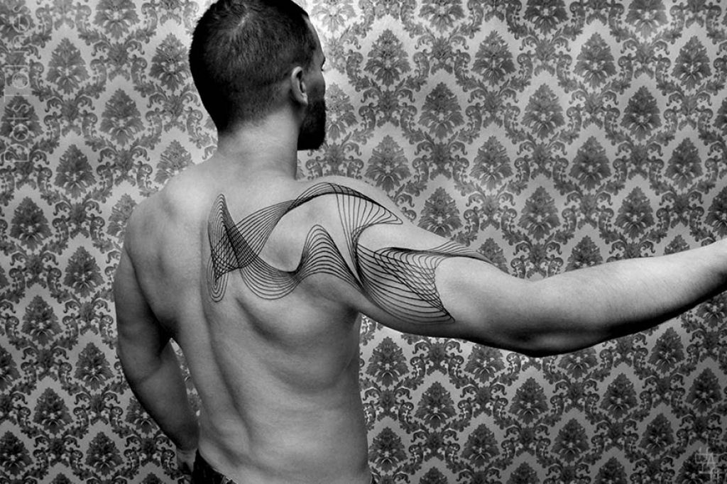 Estas 20 tatuagens lineares geométricas feitas por Chaim Machlev flutuam elegantemente pelo corpo 16