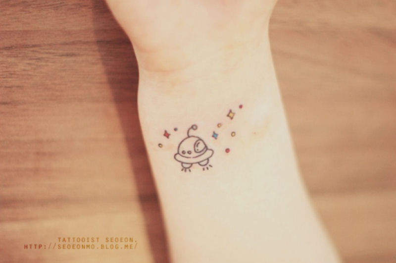 As tatuagens minimalistas da tatuadora coreana Seoeon 02