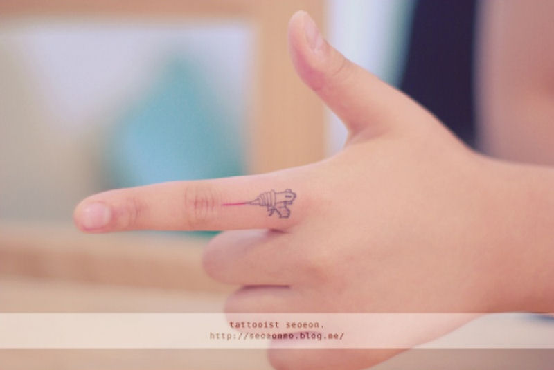 As tatuagens minimalistas da tatuadora coreana Seoeon 04
