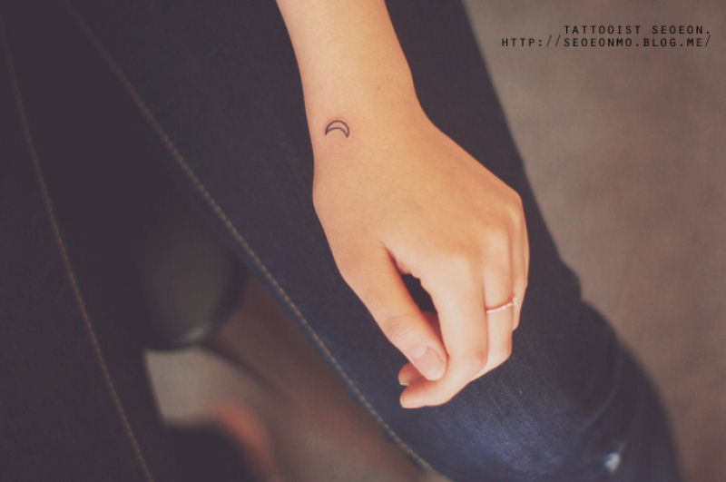 As tatuagens minimalistas da tatuadora coreana Seoeon 07