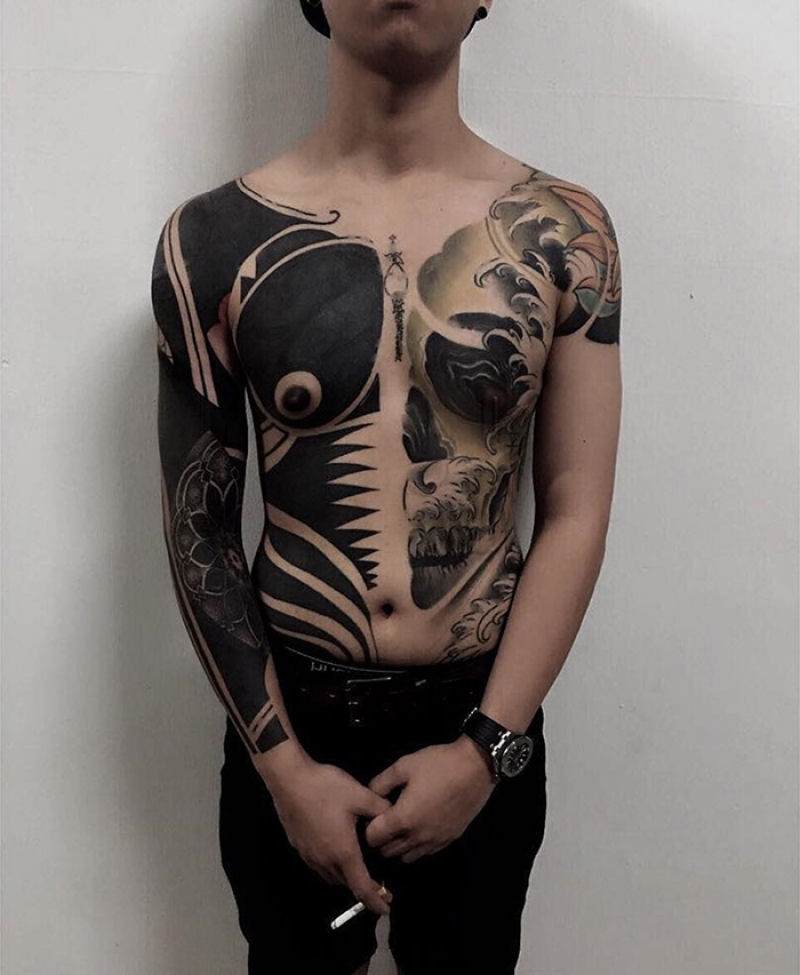 Tatuagens completamente pretas são a última moda em Singapura 07
