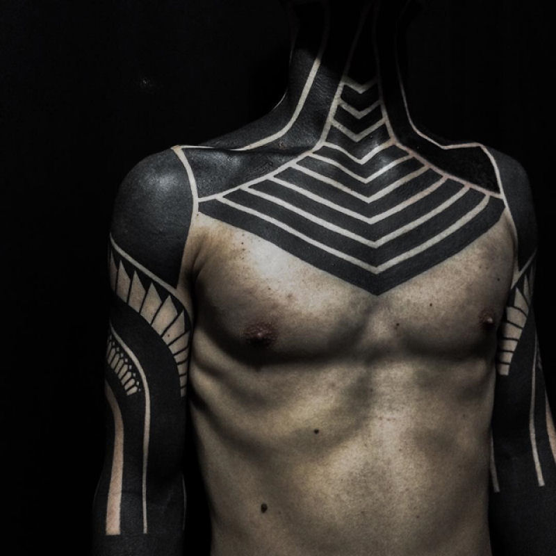 Tatuagens completamente pretas são a última moda em Singapura 11