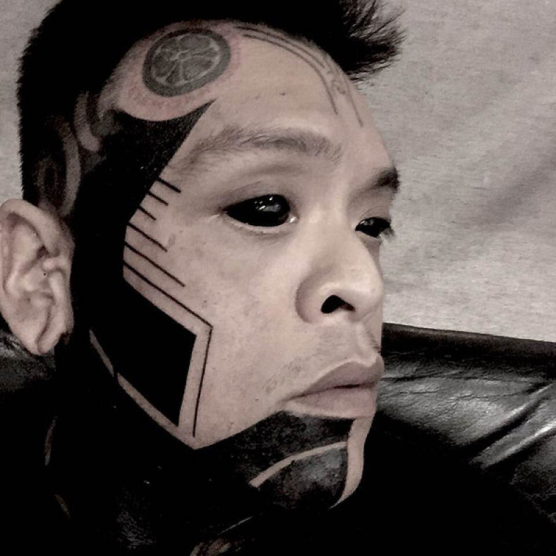 Tatuagens completamente pretas são a última moda em Singapura 13