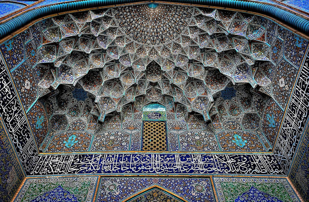 Os elegantes e fantabulosos tetos de algumas mesquitas iranianas 05