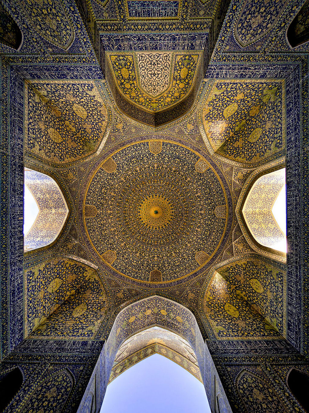 Os elegantes e fantabulosos tetos de algumas mesquitas iranianas 07