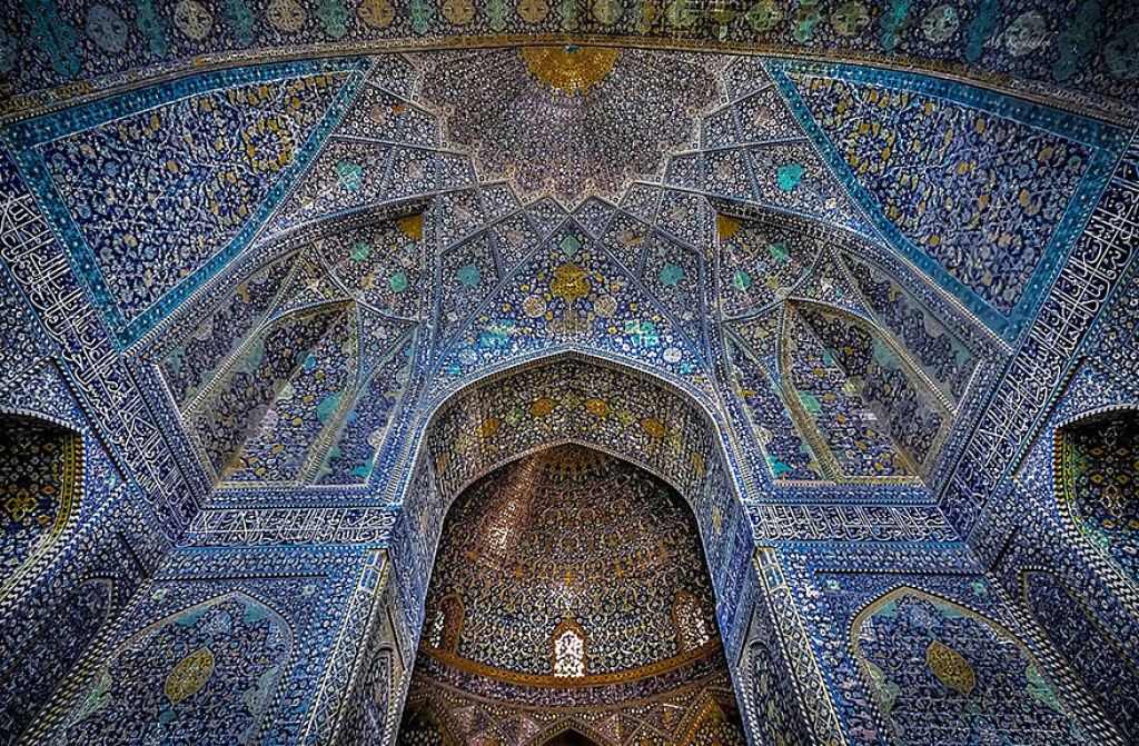 Os elegantes e fantabulosos tetos de algumas mesquitas iranianas 12