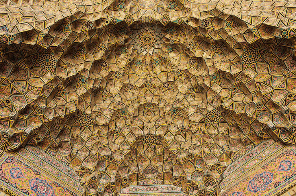 Os elegantes e fantabulosos tetos de algumas mesquitas iranianas 16