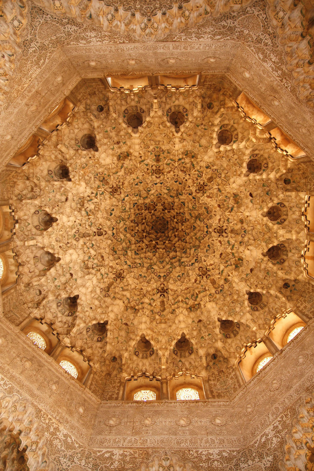 Os elegantes e fantabulosos tetos de algumas mesquitas iranianas 21