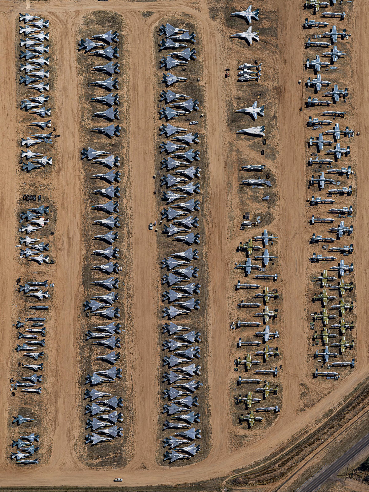 Fotos aéreas capturam o maior cemitério de aeronaves do mundo