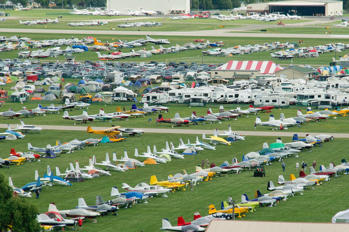 Assim é Oshkosh Air Venture, o maior festival aéreo do mundo MDig
