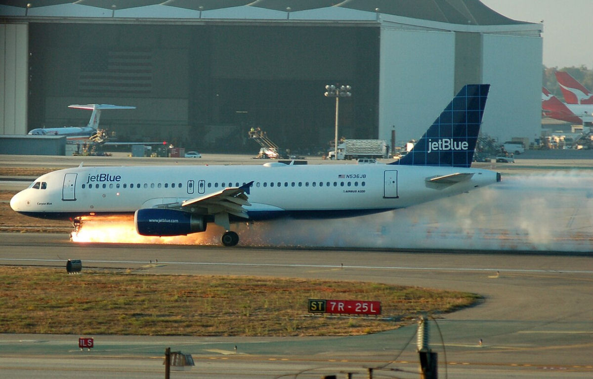 Voo 292 da JetBlue, um dos maiores pousos de emergncia de todos os tempos