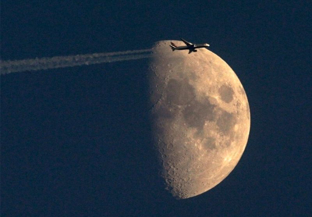Aeronaves tendo como fundo a lua e o sol 05