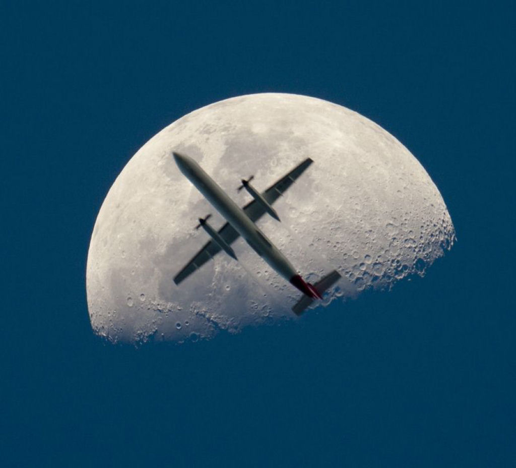 Aeronaves tendo como fundo a lua e o sol 07