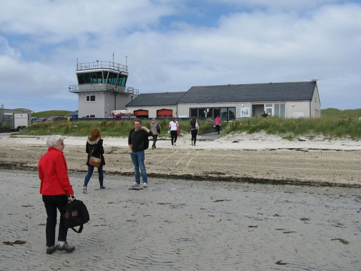 Aeroporto escocês é o único do mundo que usa uma praia como pista de pouso