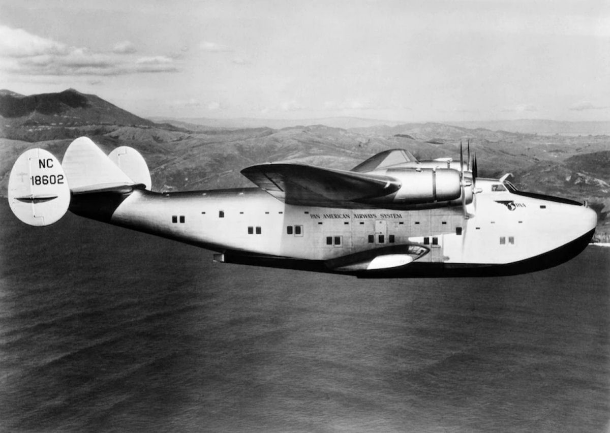 Pearl Harbor forçou um avião a voar ao redor do mundo para chegar em casa