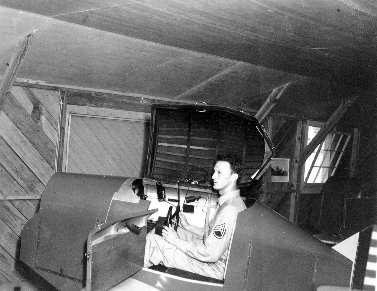 O primeiro simulador de voo parecia um brinquedo de parquinho para criança