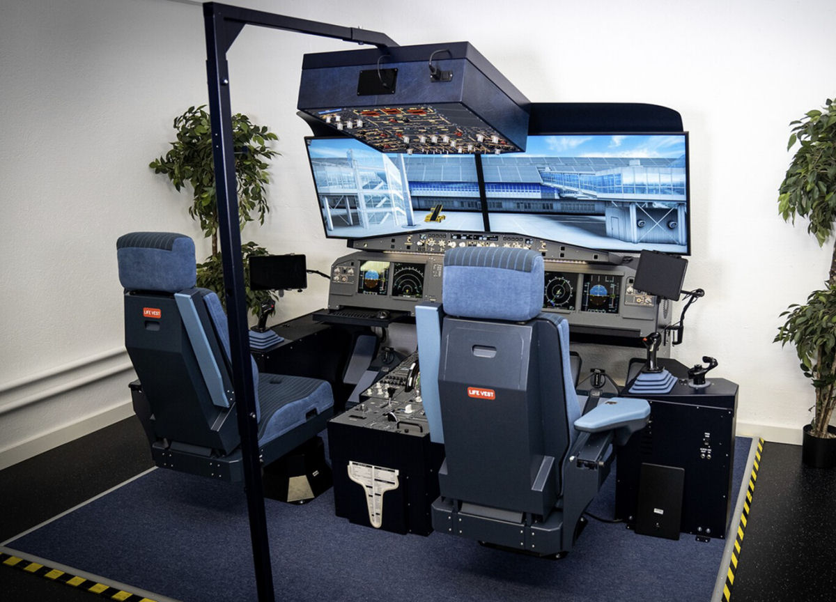 Se você tiver 300 mil sobrando pode montar uma cabine de A320 para seu simulador de voo