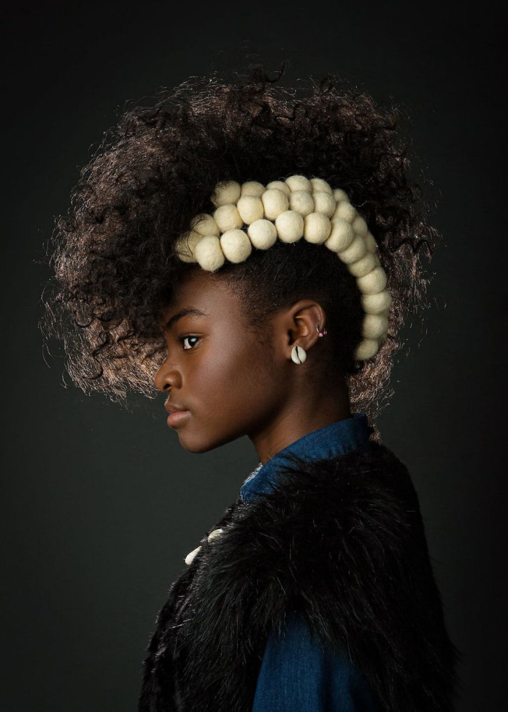 Retratos inspirados destacam a beleza do cabelo crespo para que outras garotas parem de escond-lo 03