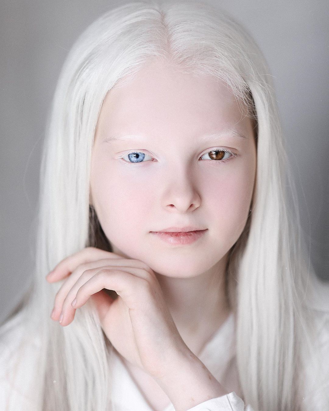 Garota chechena atordoa a Internet com sua beleza sobrenatural 05