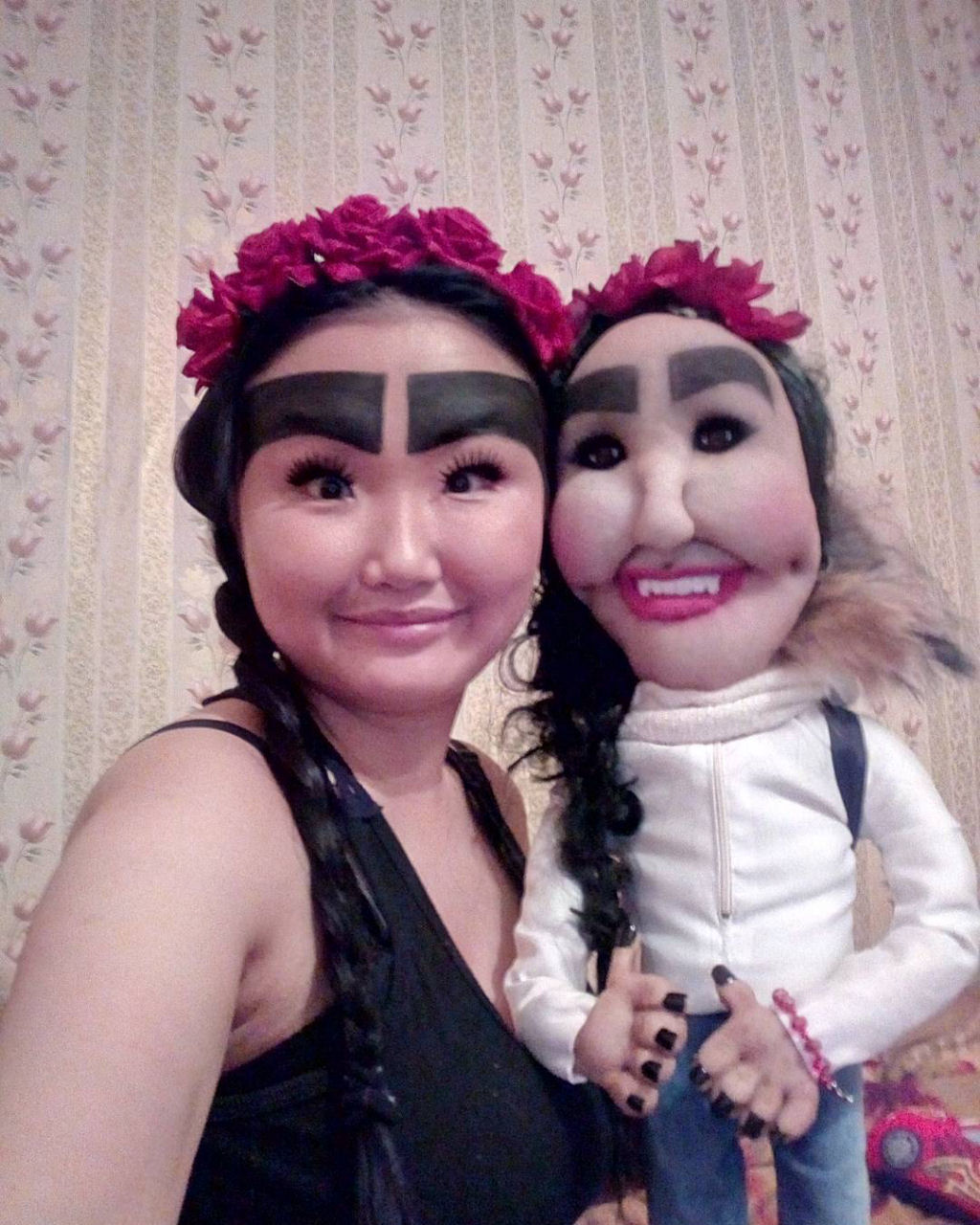 Blogueira de moda russa conquista mdia social com suas enormes sobrancelhas 03