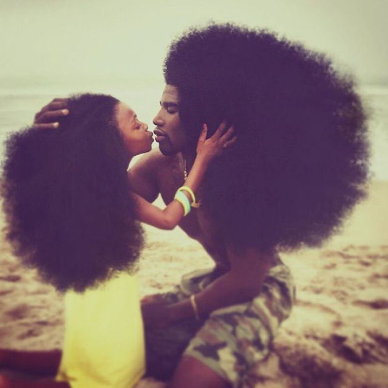Pai e filha quebram a Internet com seus penteados afro-naturais  03
