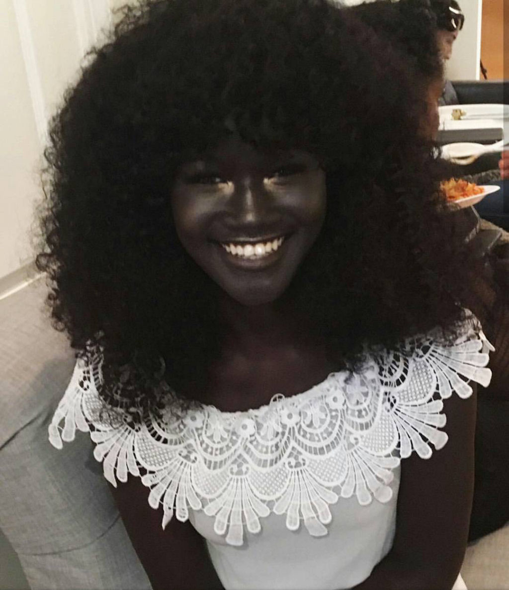 “Deusa da Melanina” senegalesa conquista a Internet com o seu tom de pele incrivelmente escuro 03