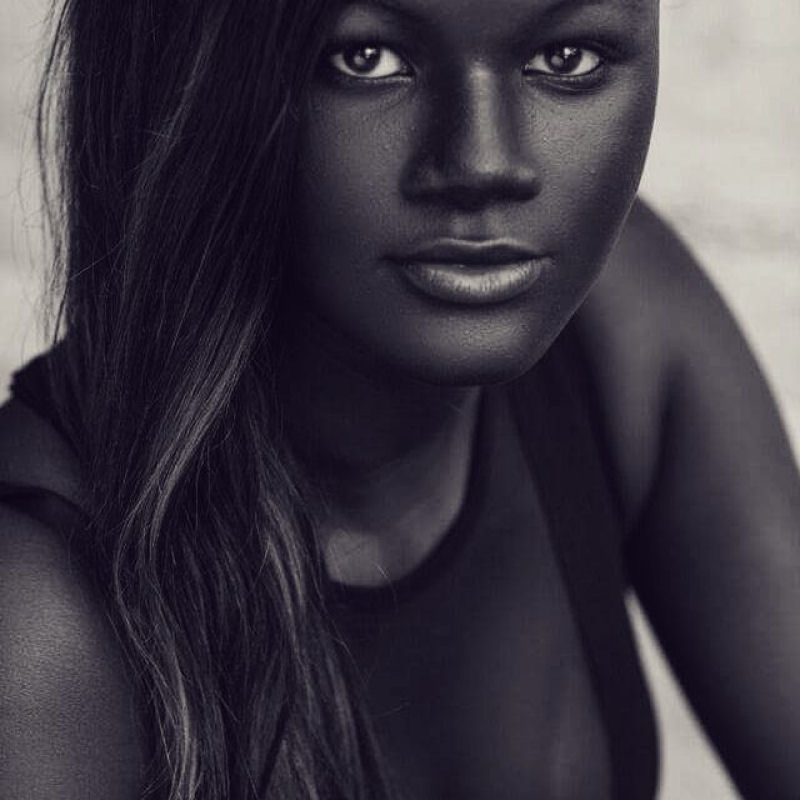 “Deusa da Melanina” senegalesa conquista a Internet com o seu tom de pele incrivelmente escuro 07