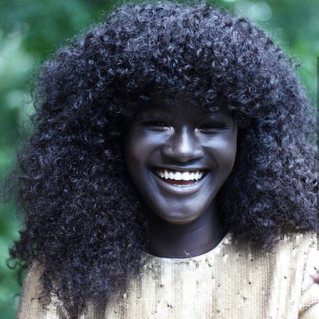 “Deusa da Melanina” senegalesa conquista a Internet com o seu tom de pele incrivelmente escuro 10