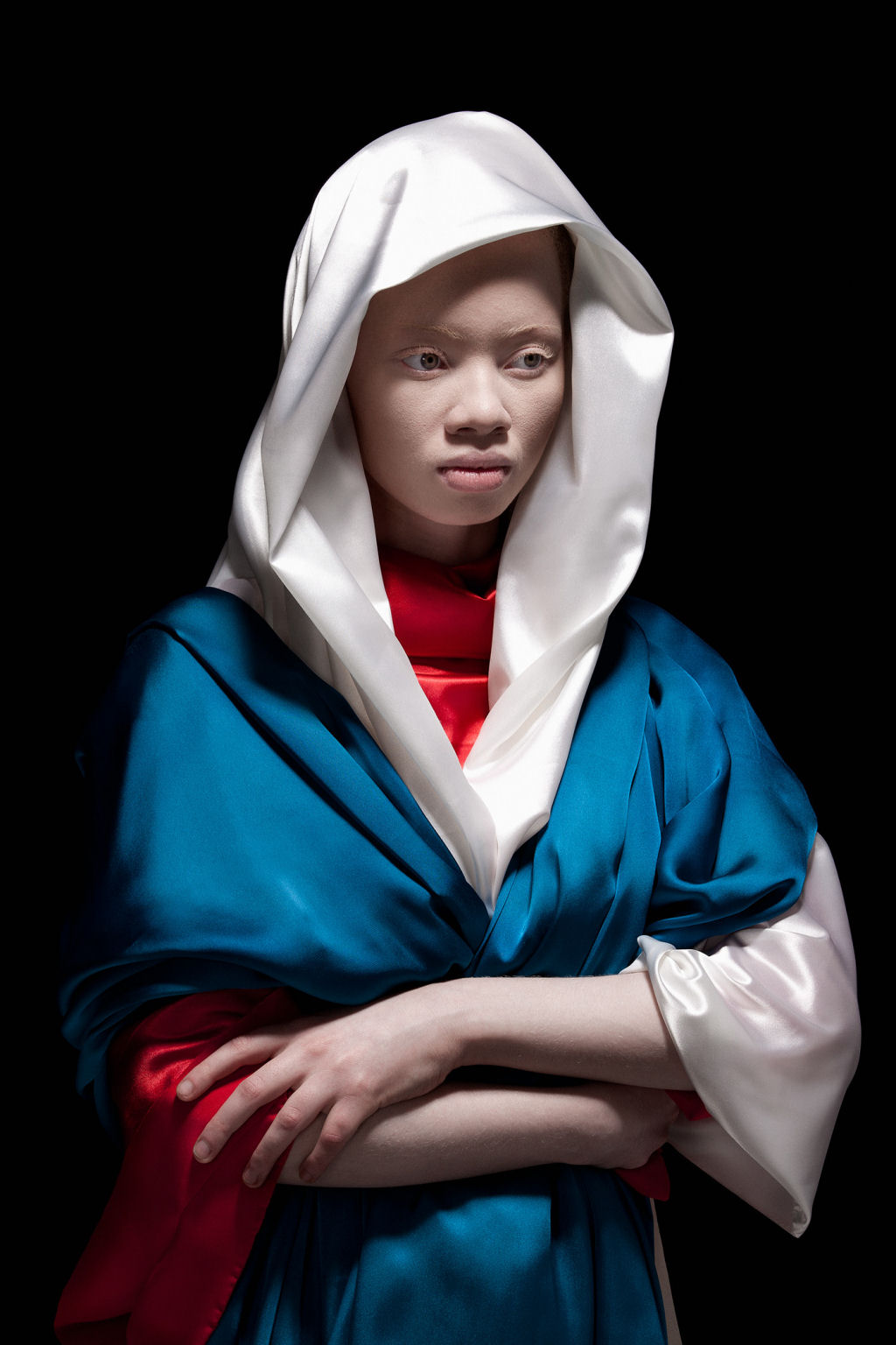Fotgrafo desafia padres da beleza com modelos albinos 06
