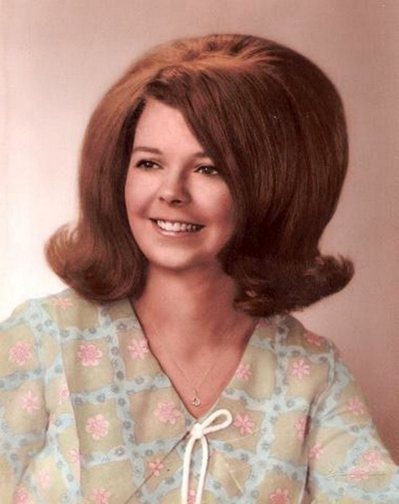 A moda do cabelo-capacete: o penteado que definiu os anos 1960 36