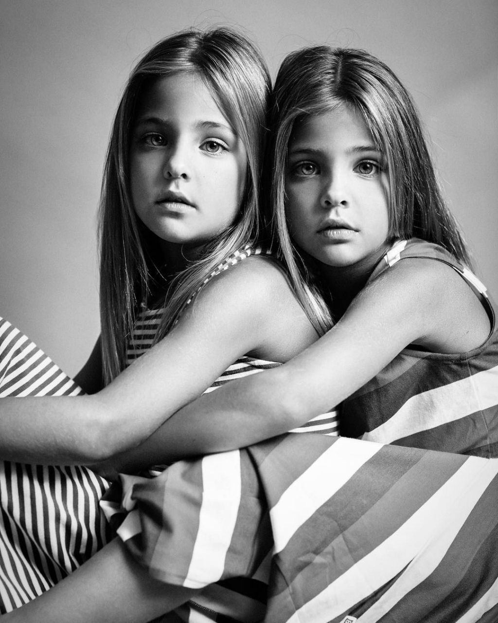 Conheça as irmãs consideradas as «gêmeas mais belas do mundo» 16