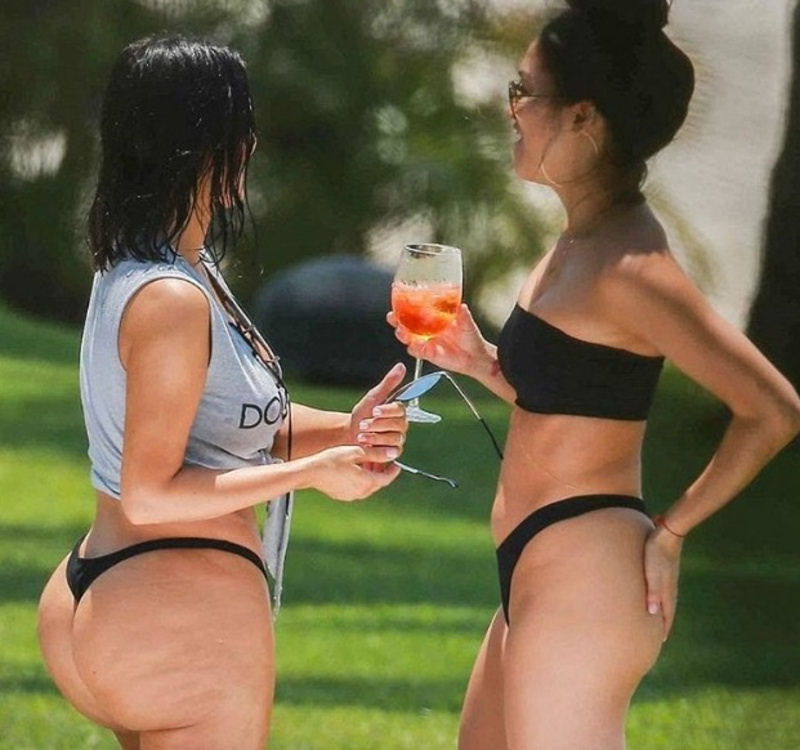Santo Photoshop Batman! As verdadeiras curvas de Kim Kardashian 05
