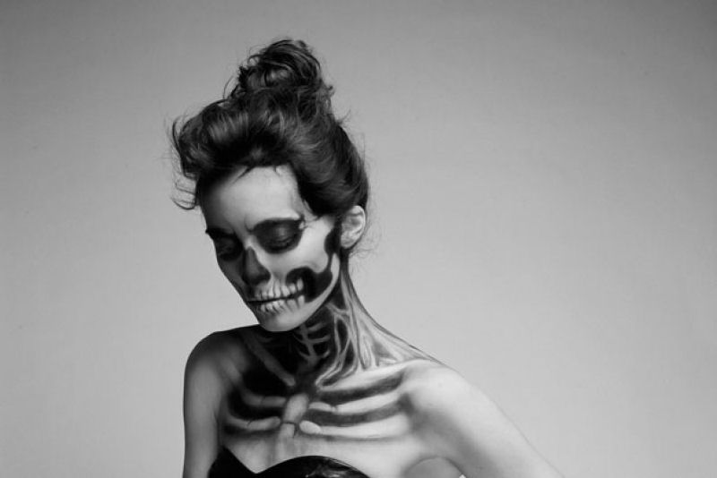 Maquiagem de esqueleto assombrosamente bela 05
