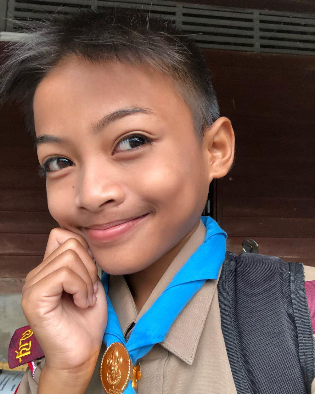 Tailandês de 12 anos encontra sucesso no Instagram posando como menina 02