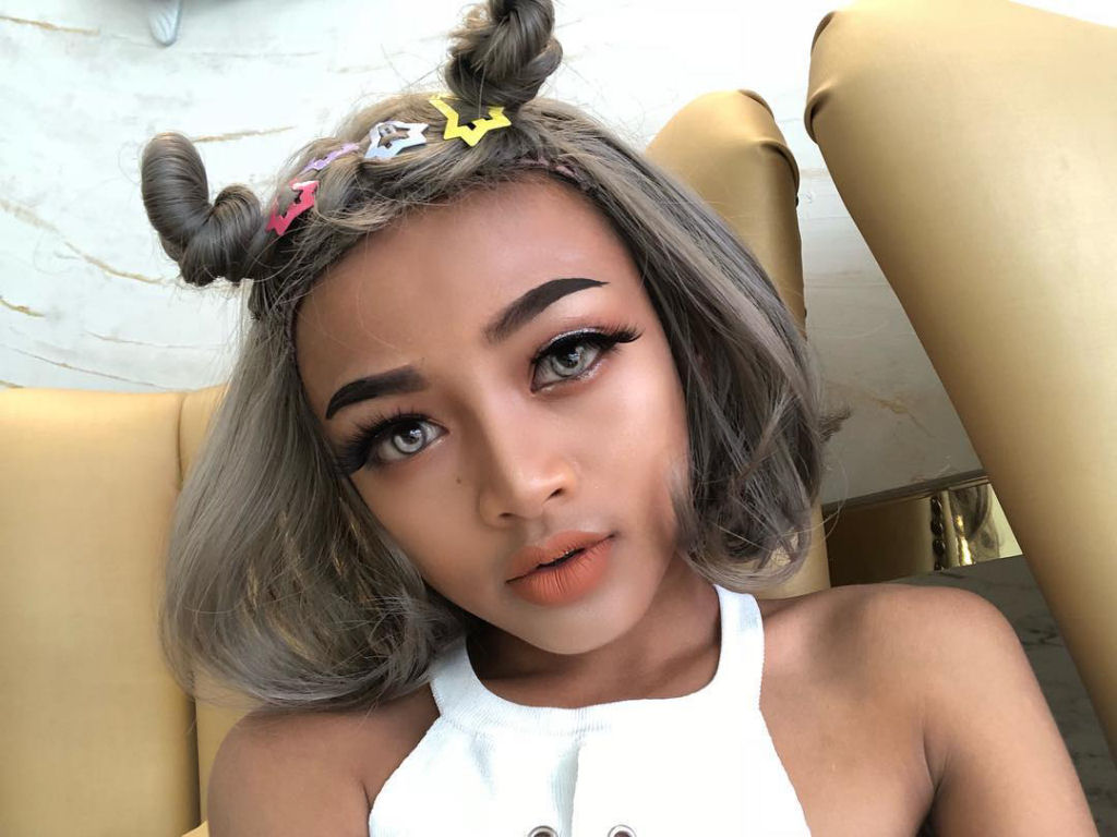 Tailandês de 12 anos encontra sucesso no Instagram posando como menina 07