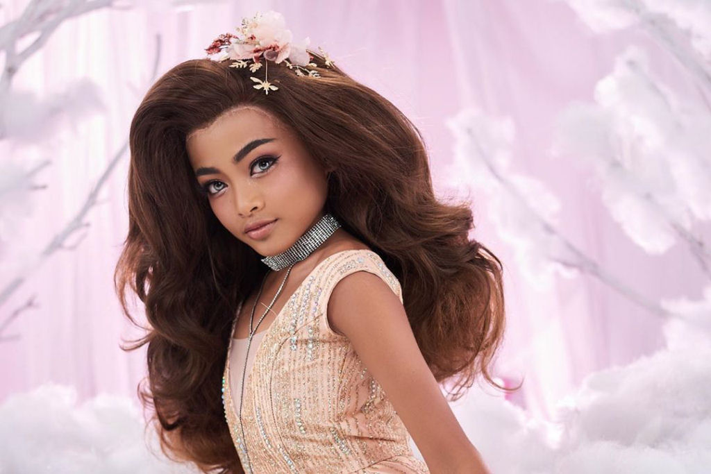 Tailandês de 12 anos encontra sucesso no Instagram posando como menina 09