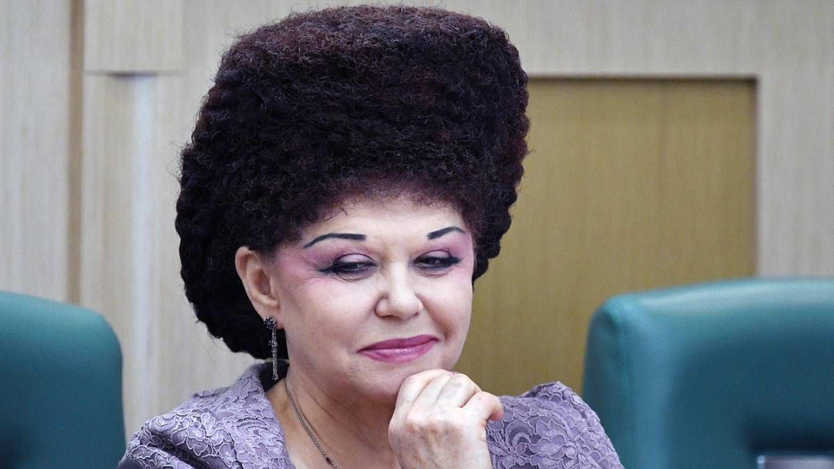 O penteado dessa poltica russa  um fascinante mistrio