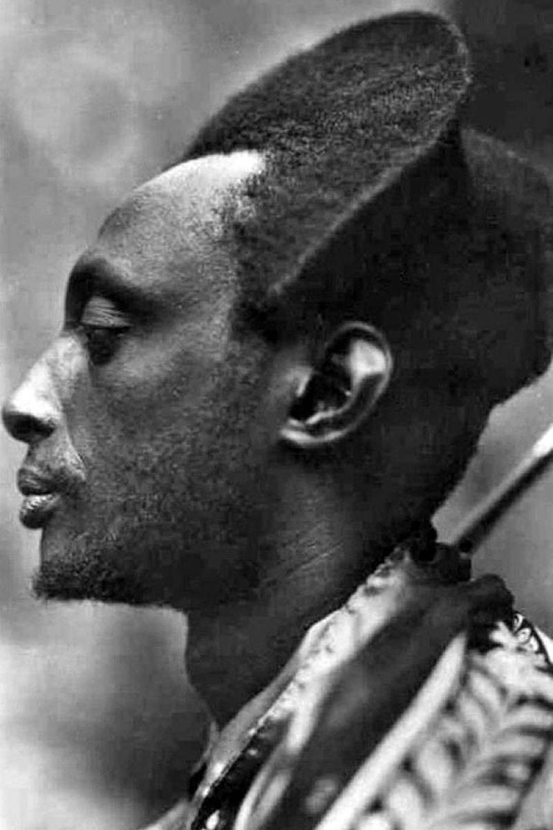 Fotos de quase 100 anos mostram o amasunzu, um penteado único dos ruandeses 13