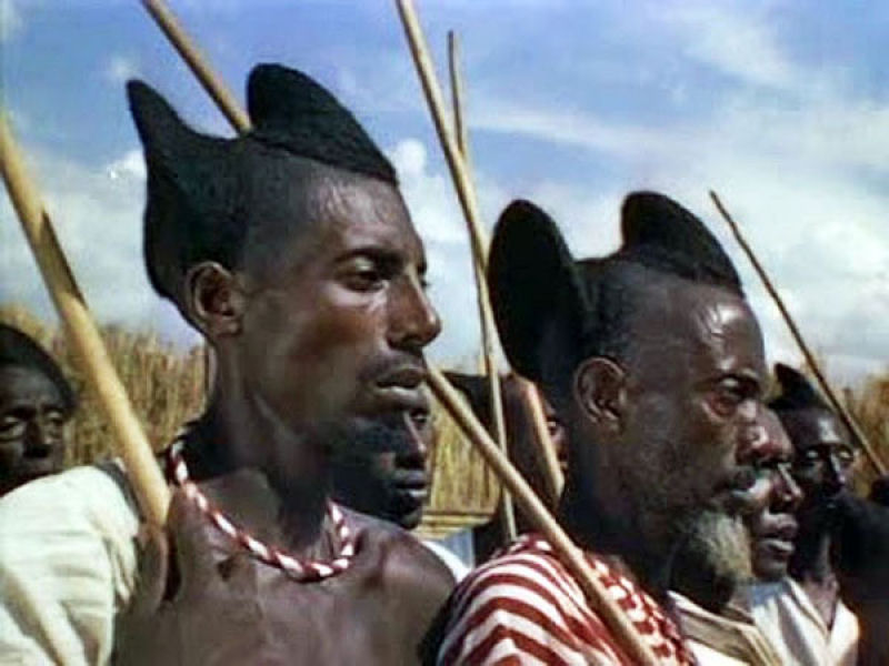 Fotos de quase 100 anos mostram o amasunzu, um penteado único dos ruandeses 16