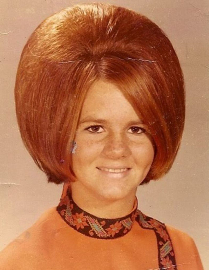 As mulheres pareciam ter mais cabelo do que cabeça nos icônicos penteados dos anos 60 05