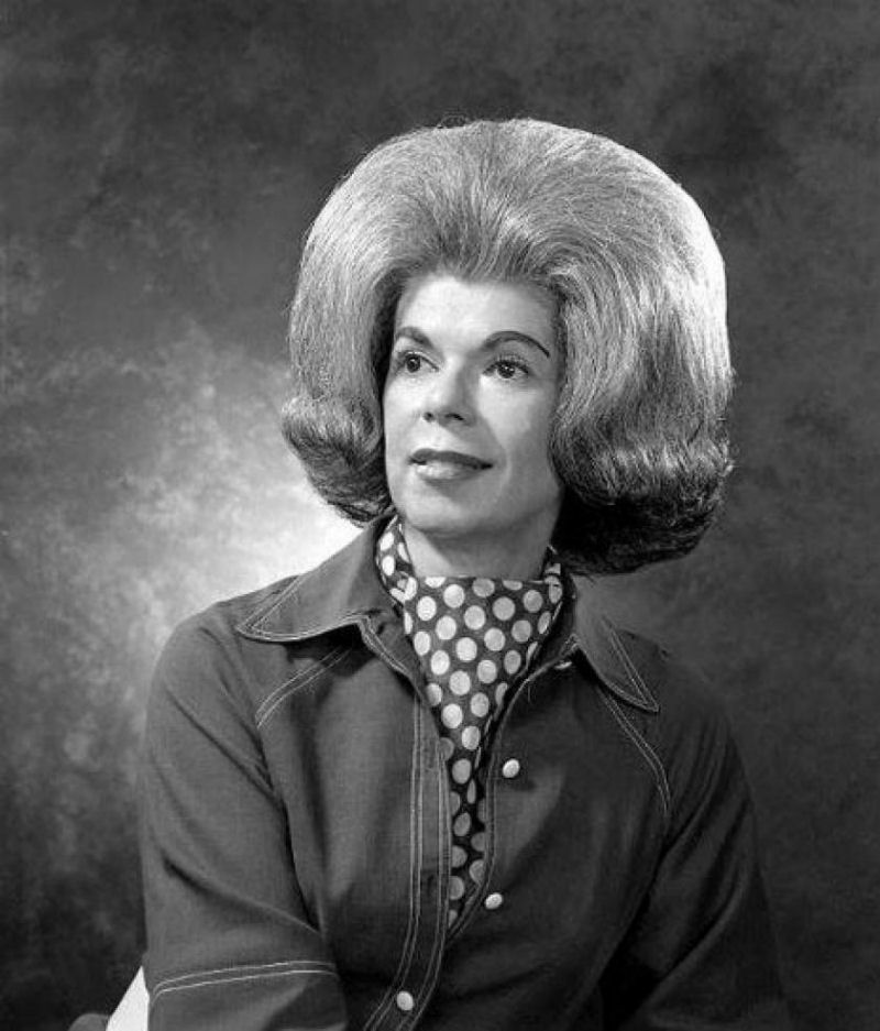 As mulheres pareciam ter mais cabelo do que cabeça nos icônicos penteados dos anos 60 29
