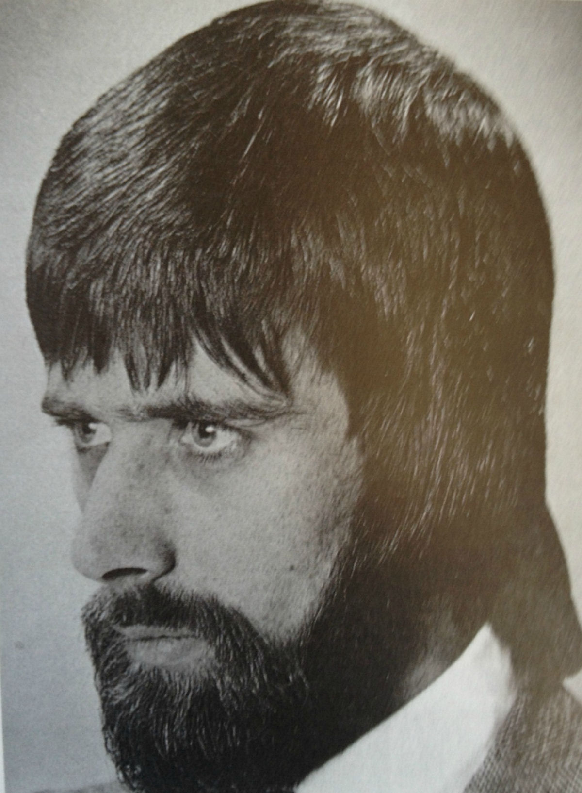 Os volumosos penteados e cortes masculinos das décadas de 60 e 70 07
