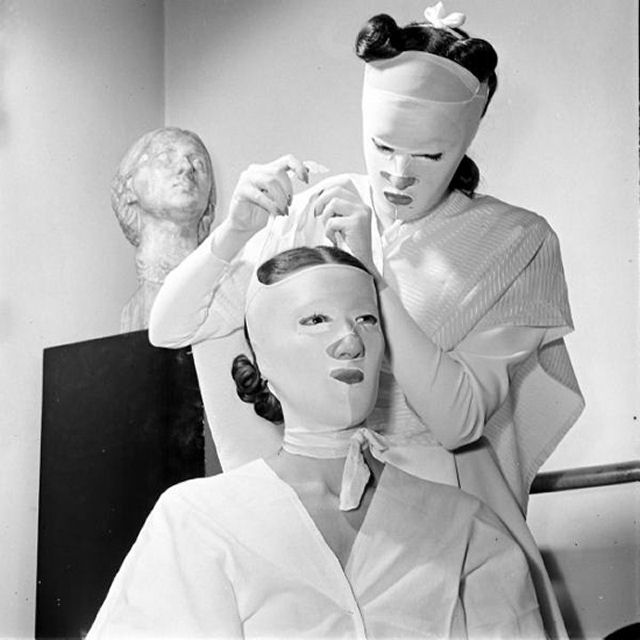 Os bizarros procedimentos de beleza dos anos 1930 e 40 11