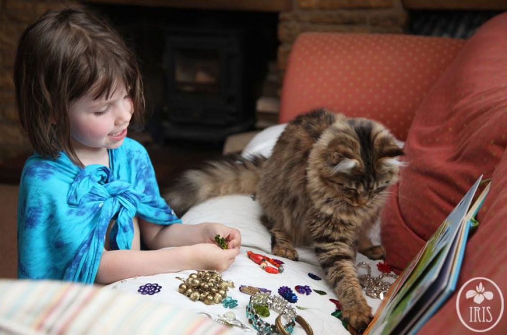 A comovente amizade de uma menina autista de 5 anos e seu gatinho  25