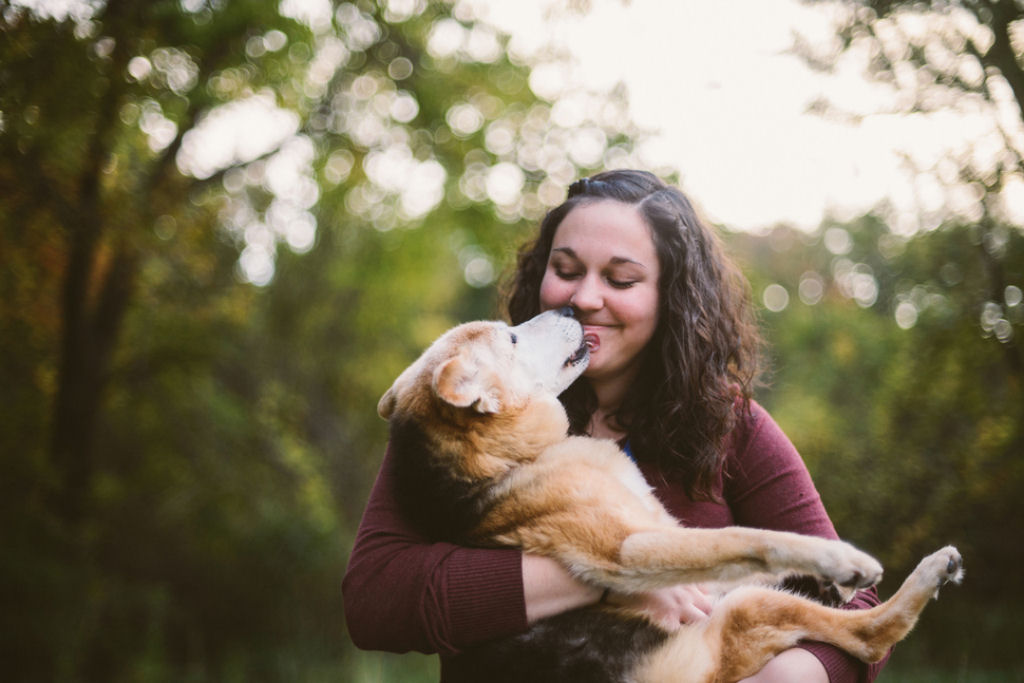 Fotógrafa diz adeus a seu cão de 16 anos com uma tocante sessão de fotos 01
