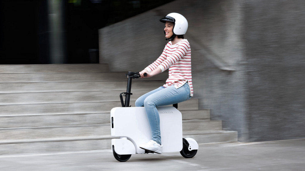 Esta nova e-Scooter da Honda combina estilo e mobilidade com seu design dobrvel